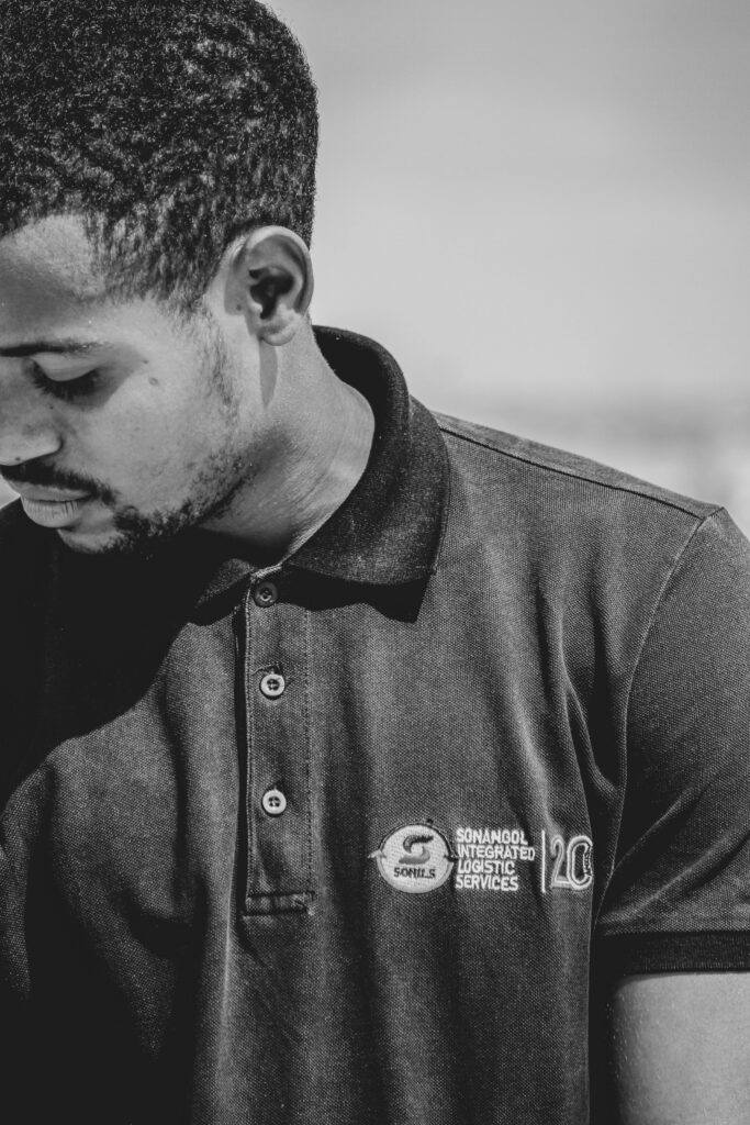 onzekere houding man narcistische opvoeding